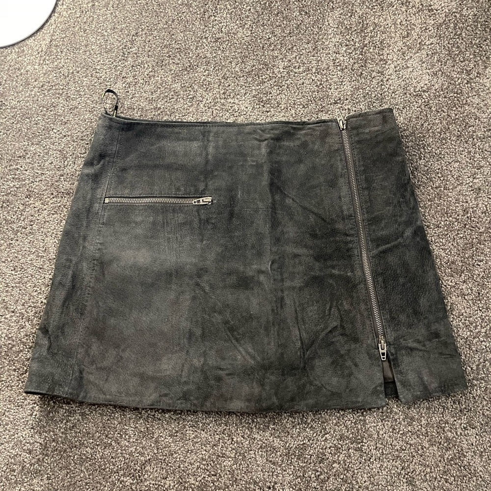 BLANKNYC gray suede skirt with front zipper size 31